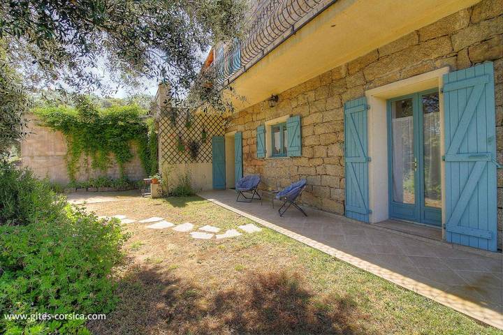 Gîte pour 2 personnes, avec Terrasse ainsi que Jardin et Vue à Sollacaro - 2