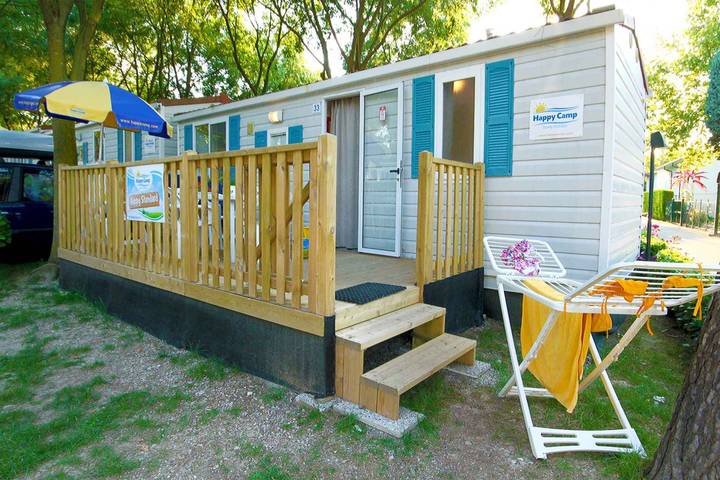 Casa mobile con aria condizionata, terrazza e piscina  in Cisano, Bardolino
