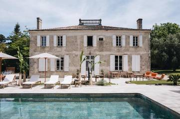 Chambre d’hôte pour 2 personnes, avec vue ainsi que piscine et terrasse à Saint-Seurin-de-Cadourne