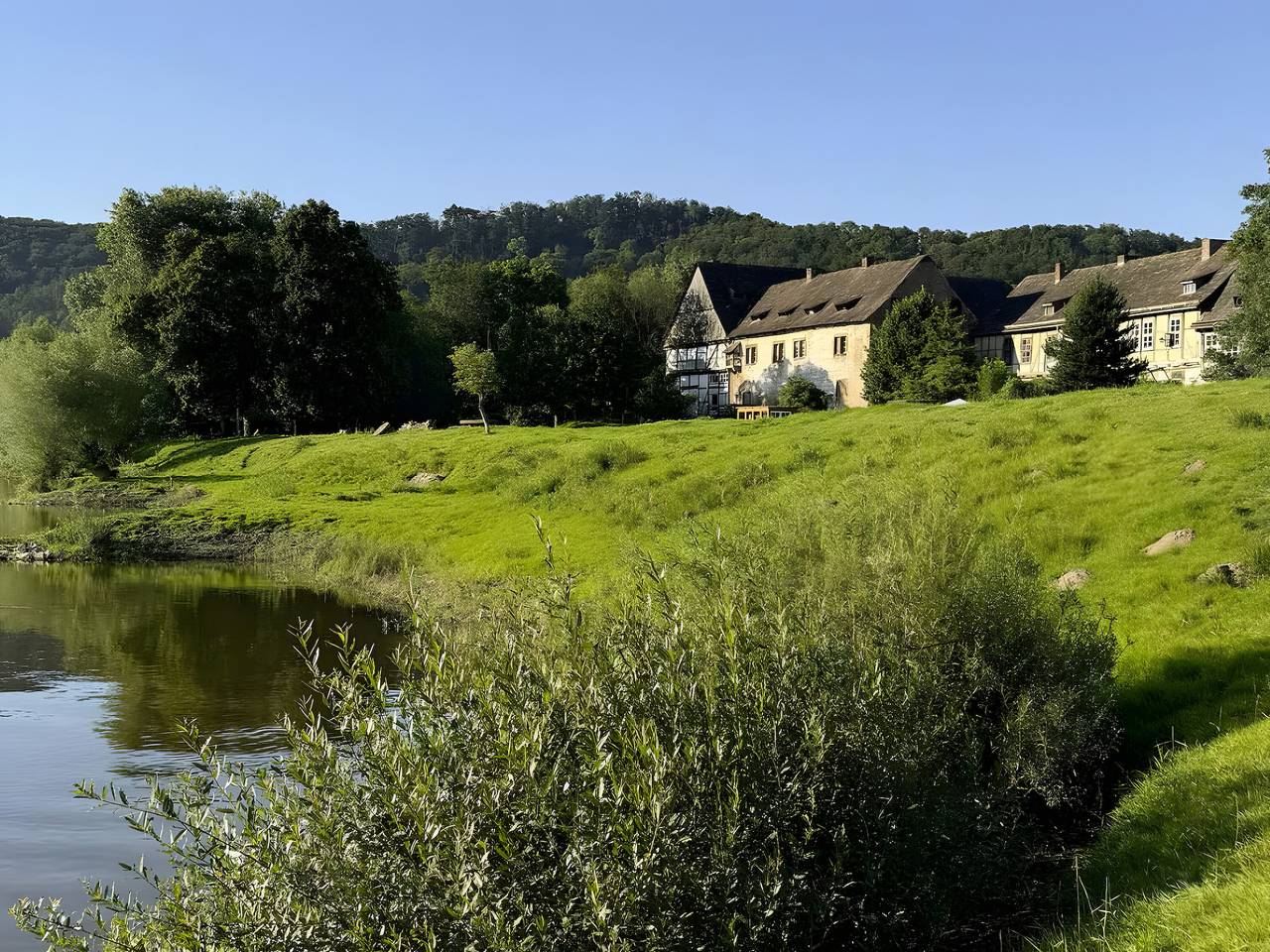Ganze Wohnung, Apartment 'Alter Weserhof Forst' mit privatem Garten und Balkon in Bevern, Landkreis Holzminden