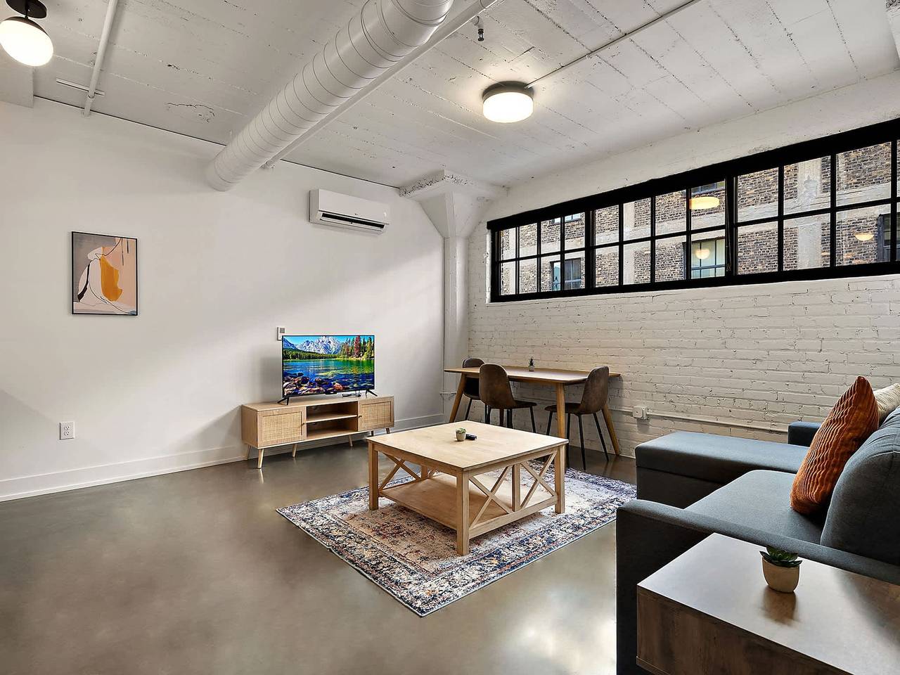 Vacation Rental for 5 Guests in Minneapolis, Twin Cities
