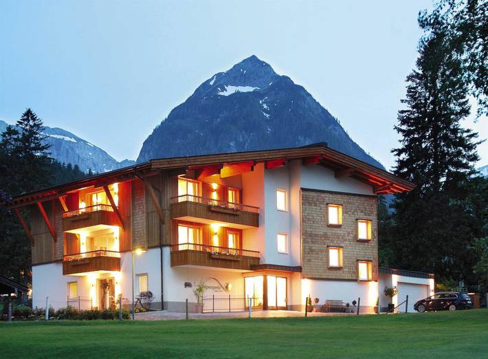 Appartement voor 2 personen, with tuin and sauna as well as balkon and uitzicht in Pertisau