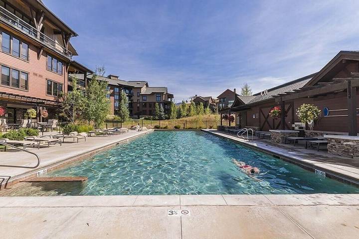 Vacation rental for 6 people, with pool and hot tub as well as balcony in Steamboat Springs