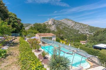 Chambre d’hôte pour 2 personnes, avec terrasse ainsi que piscine et jardin à Roquevaire