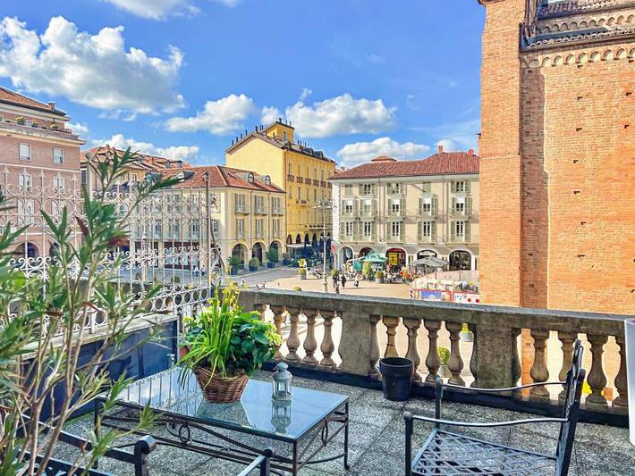 Gîte pour 5 personnes, avec Balcon ainsi que Terrasse et Vue dans Asti