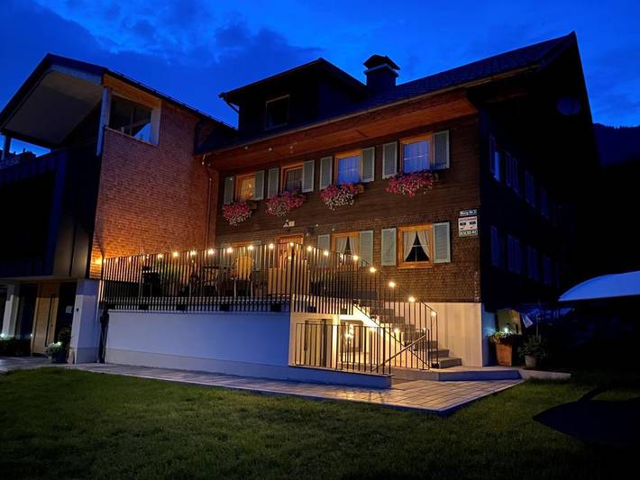 Hütte, mit Terrasse und Garten sowie Ausblick in Tannheim (Tirol)