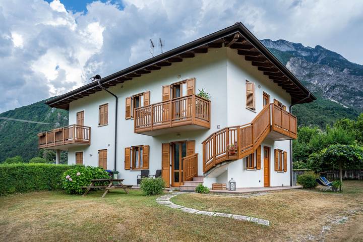 Hel lägenhet, Apartment 'Villa Irma' with Mountain View, Private Pool and Wi-Fi in Levico Terme, Valsugana