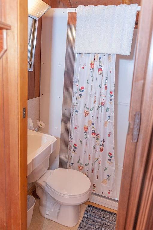 Kuusi (#6) - Cabin on Otter Lake, Manninen's Cabins in Houghton County