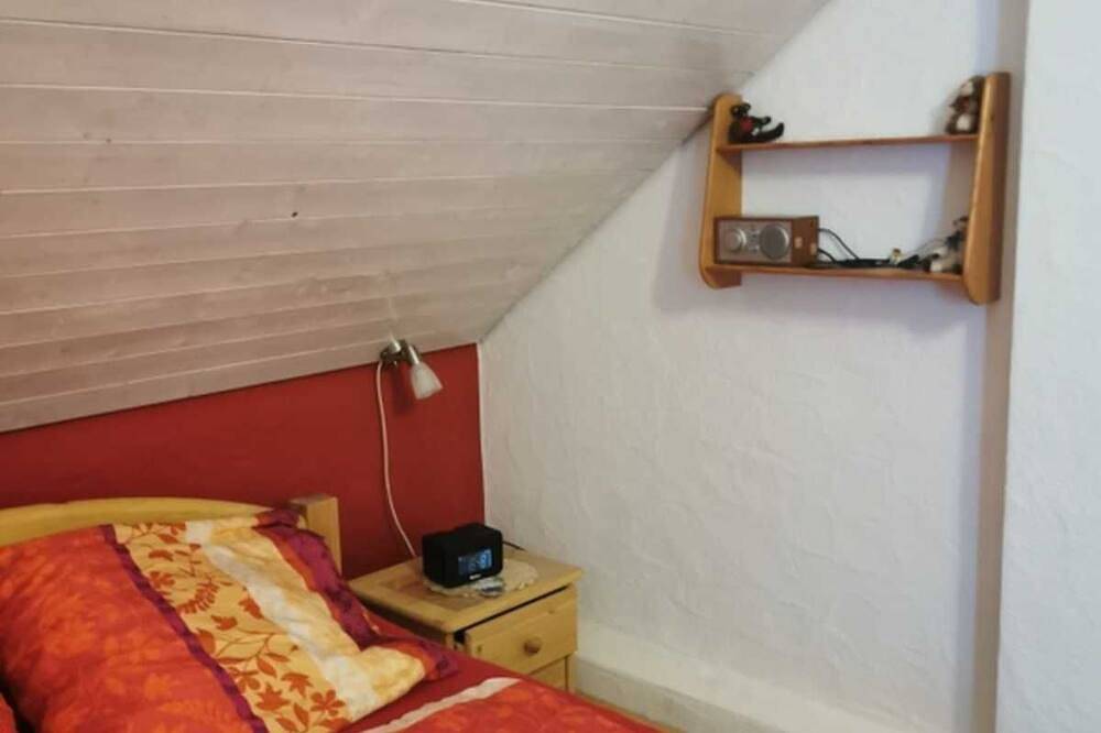 Ganze Wohnung, Doppelzimmer Nr. 2, 12m², Etagenbad - Bea´s Gästezimmer in Europa-Park, Herbolzheim