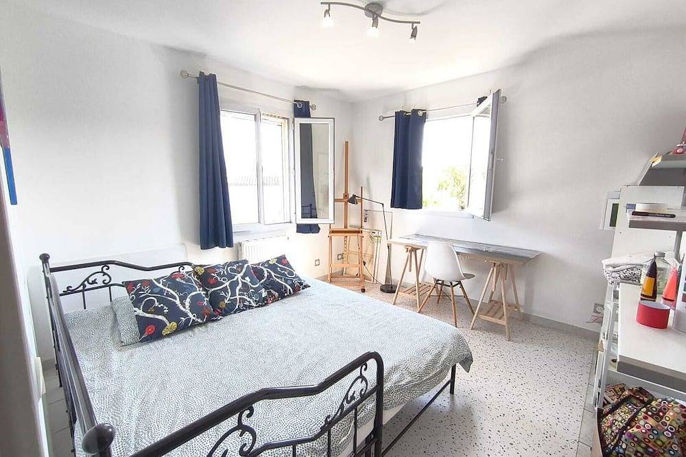 In the olive garden in Marseille, Marseille region