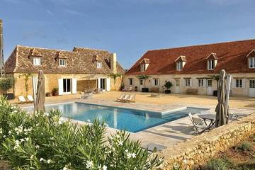 Gîte pour 26 personnes, avec jardin et terrasse à Bayac