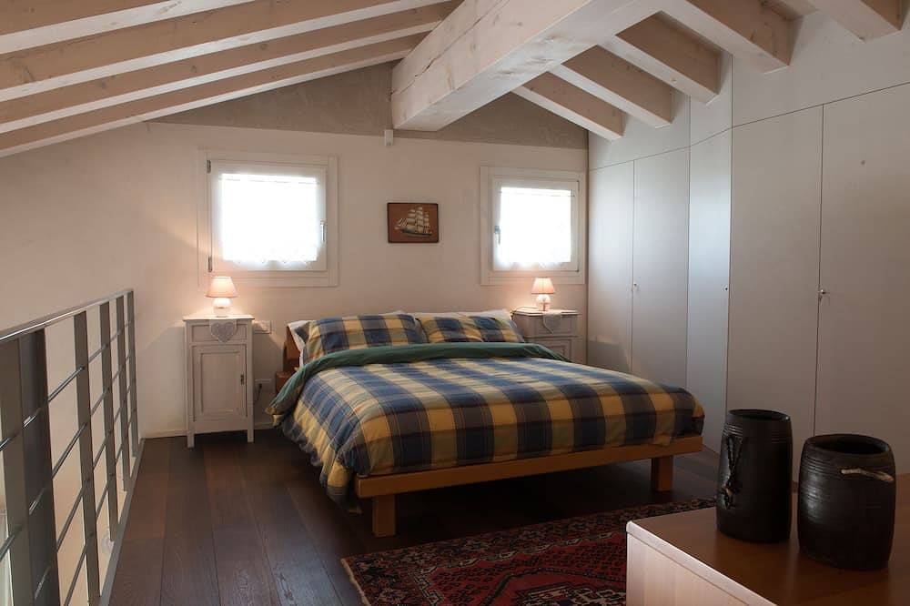 Villa with pool 10 minutes from Vicenza, garden, privacy, panoramic view in Isola Vicentina, Vicenza Province