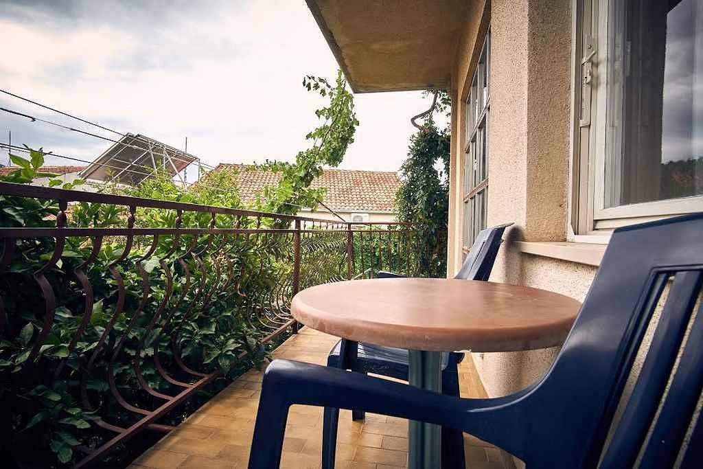 Cały apartament wypoczynkowy, Mieszkanie wakacyjne 30 m od Adriatyku, z dużym balkonem  in Vinisce, Żupania splicko-dalmatyńska