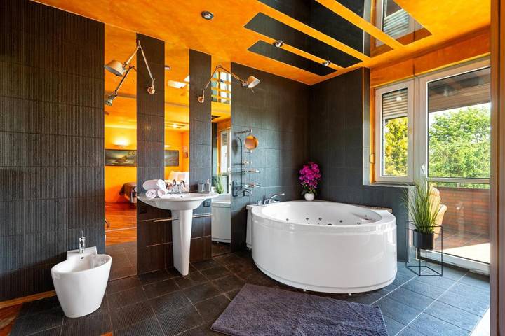 Dom wakacyjny dla 14 osób, z sauna i ogród oraz jacuzzi, zwierzęta dozwolone w Wawer