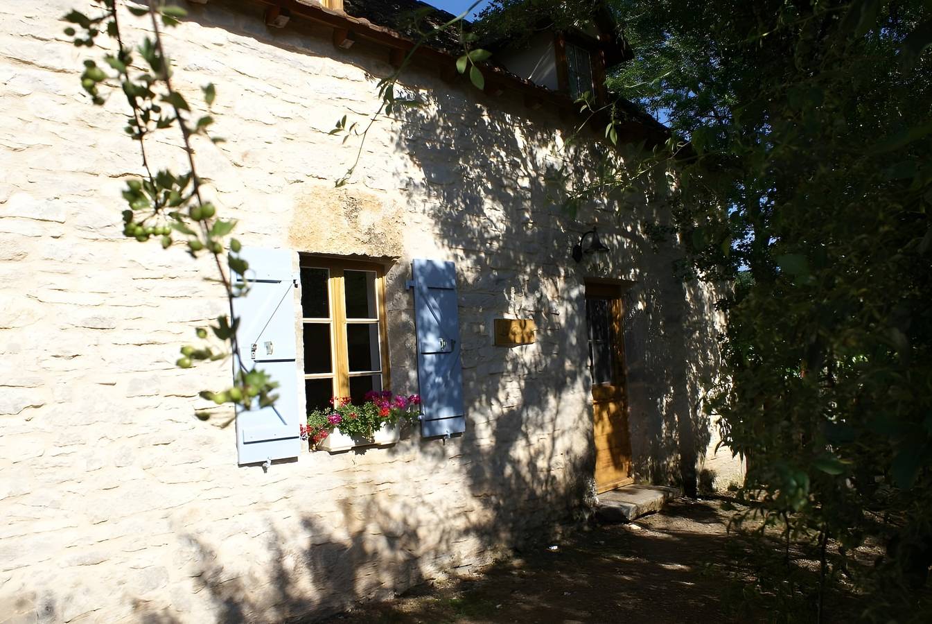 La Bergerie - casa de piedra con piscina privada in Cadrieu, Quercy