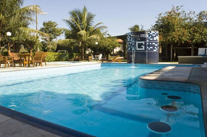 Pousadas para 3 pessoas, com jacuzzi e piscina e ainda jardim em Maringá