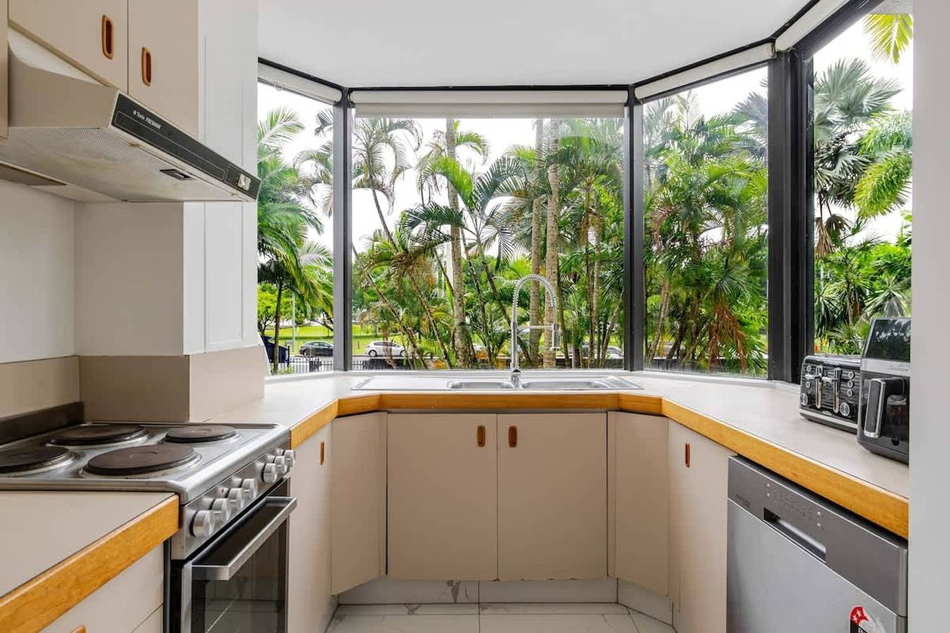 Ganze Wohnung, Easy Stay   Family Friendly  Pool  Esplanade Views in Cairns, Far North Queensland