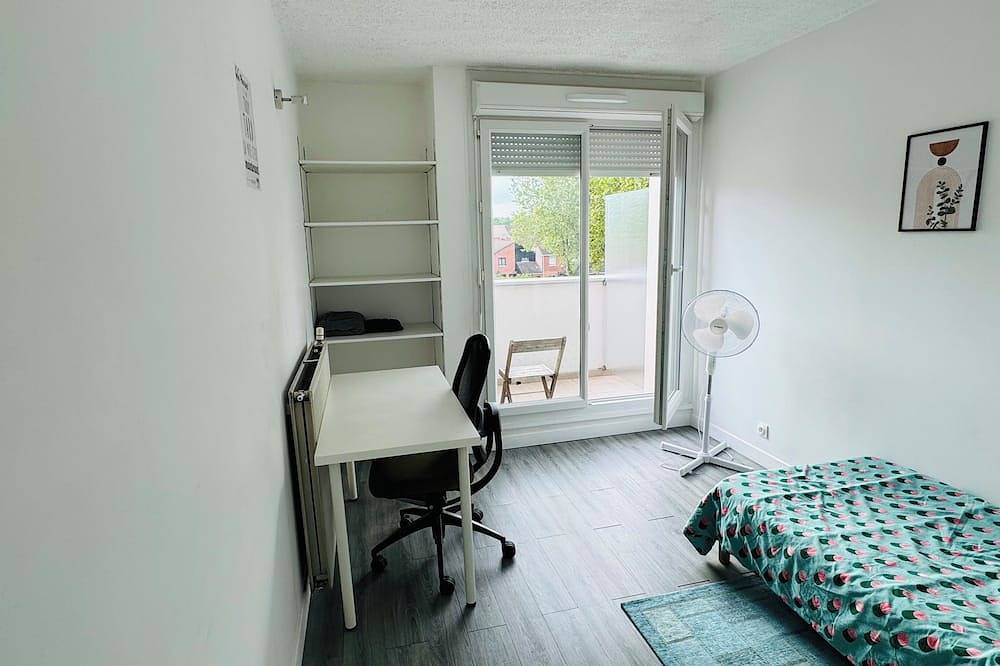 Entire apartment, Superbe Appartement Avec Toit Térasse, Idéal Pour Pour les Familles in Courcouronnes, Essonne