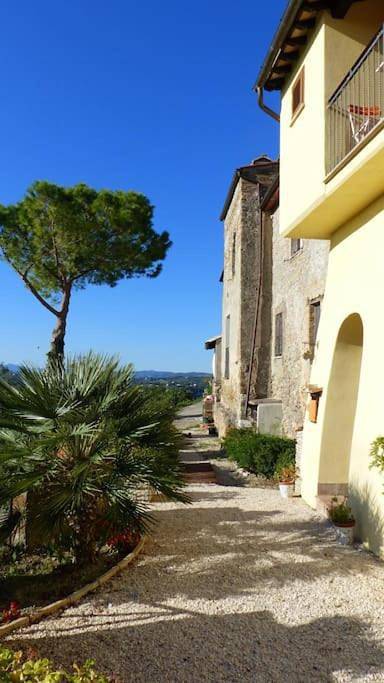 Gîte pour 4 personnes, avec Balcon et Terrasse ainsi que Jardin et Vue à Collevecchio - 2