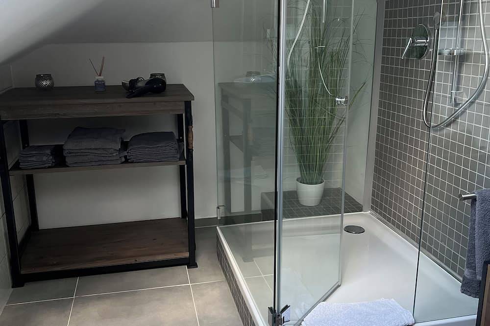 Ganze Wohnung, Erlebe einen einzigartigen Wohnkomfort auf 2 Zi. in Bad Aibling. in Bad Aibling, Landkreis Rosenheim