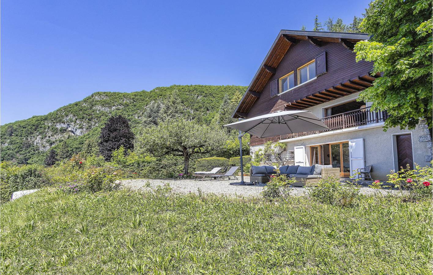 Villa con vistas al lago y terraza | Lavadora, parking, Internet | 100m del lago de Annecy in Talloires-Montmin, Región de Annecy