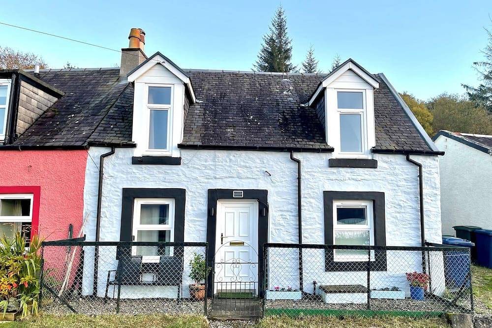 Chapelton Cottage by Loch Fyne, picturesque location in Argyll & Bute
