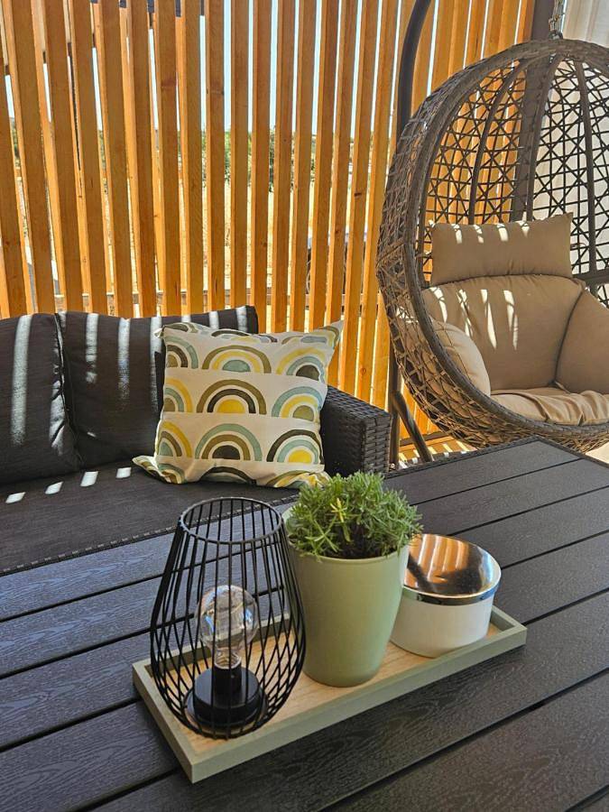 Camping pour 4 personnes, avec piscine ainsi que terrasse et vue à Pirovac - 3