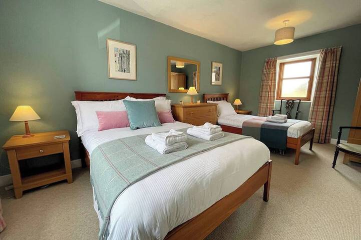 Charming & Cosy Traditional Scottish Cottage - Pass the Keys in Loch Ken, Castle Douglas