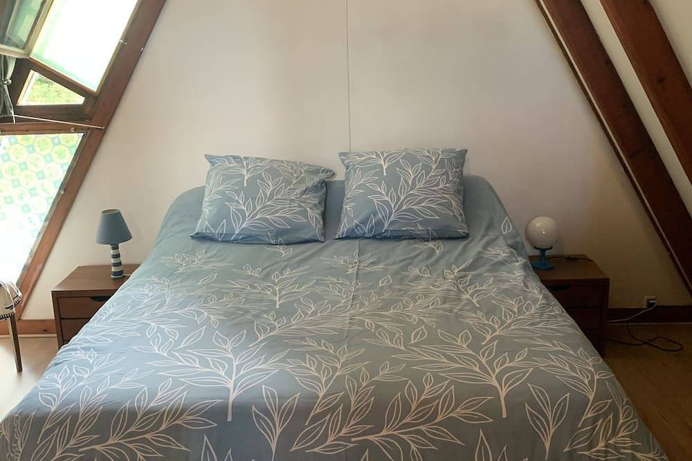 Pretty atypical chalet by the sea with a 2500 m² garden in Ver-sur-Mer, Côte de Nacre