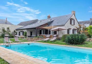 Gîte pour 10 personnes, avec jacuzzi ainsi que jardin et piscine, animaux acceptés à Chitenay