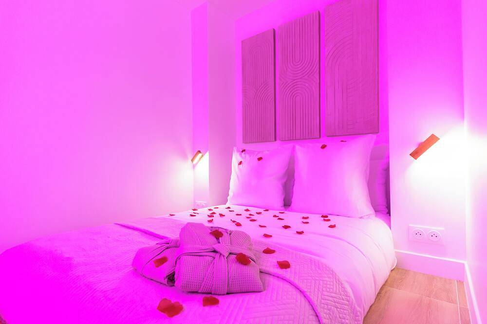 Appartement entier, Cosy appart avec Jacuzzi à 15min Champs Elysées in Clichy, Hauts-de-Seine