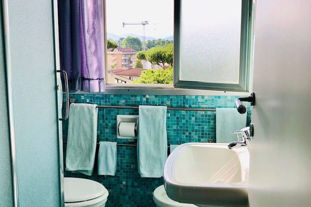 Apartamento entero, Apartamento Viareggio Città Giardino con vistas al mar y terraza in Viareggio, Costa de la Maremma