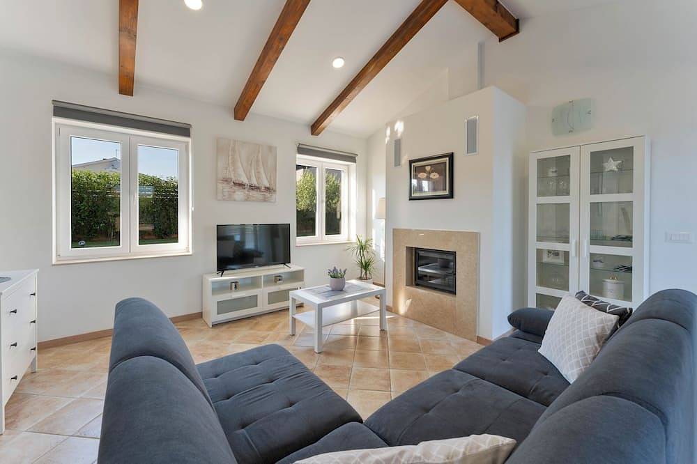 Exklusive Villa mit großzügigem Poolbereich in Sveti Lovreč Pazenatički, Zentralistrien