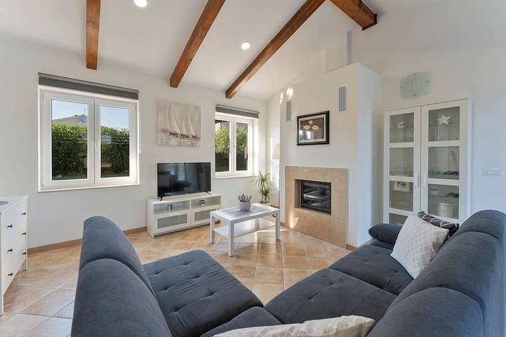 Prunkvolle Villa mit Großem Pool in Sveti Lovreč Pazenatički, Istrie centrale