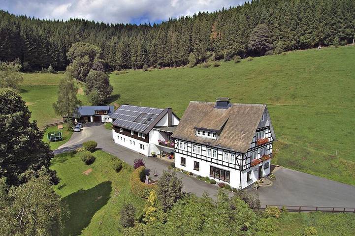 Hütte für 4 Personen, mit Terrasse und Garten in Schmallenberg