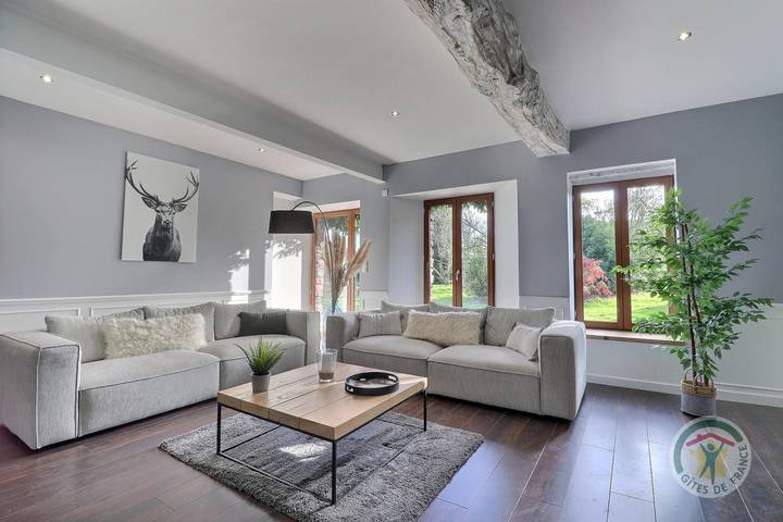 Gîte pour 15 personnes, avec Jacuzzi et Terrasse ainsi que Jardin et Piscine à Montfort-sur-Meu - 2
