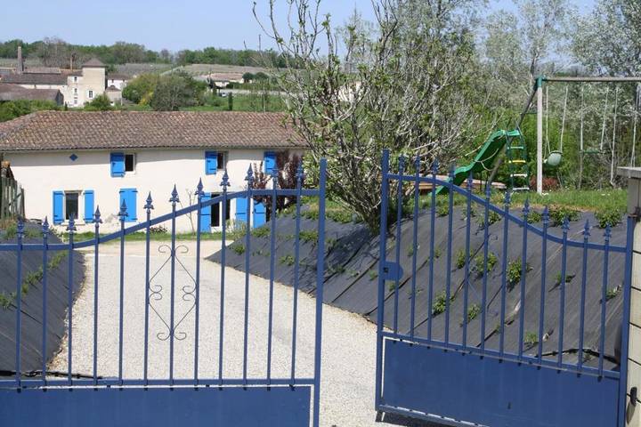 Gîte pour 11 personnes, avec vue ainsi que jardin et piscine dans Saint-Laurent-du-Plan