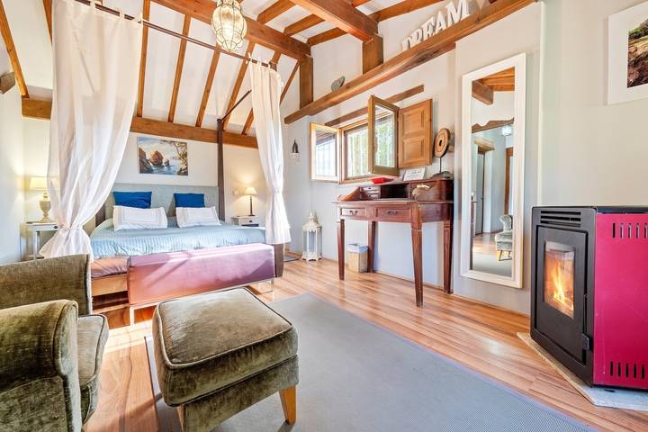 Villa for 2 people, with Garden in Catalonia