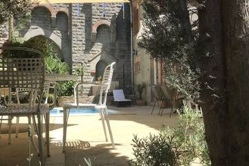 Gîte pour 2 personnes, avec piscine à Cesseras