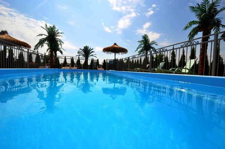 Ferienhaus für 4 Personen, mit Pool und Kinderpool sowie Garten