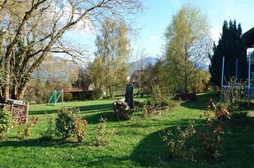 Maison de campagne pour 10 personnes, avec jardin et balcon à Miribel-les-Échelles