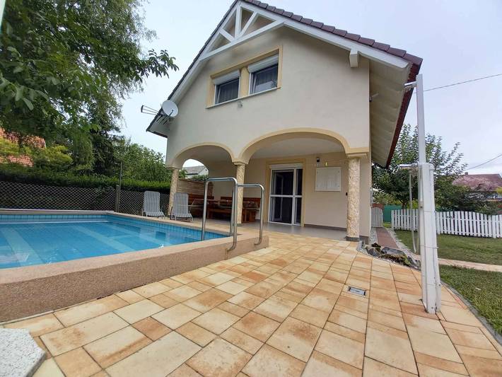 Ferienhaus mit Pool und Gartendusche in Badacsonytomaj, Balaton Region
