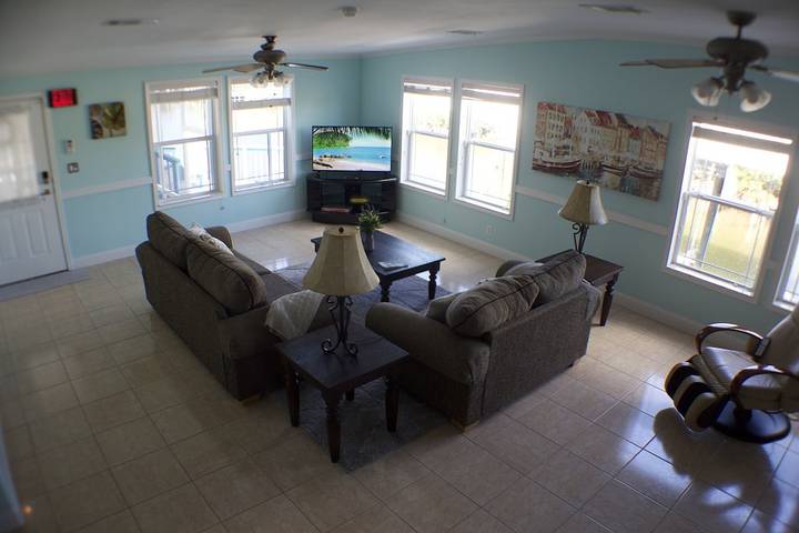 Vacation rental for 8 people, with yard and hot tub, with pets in Saint James City