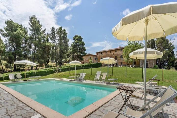 Agriturismo per 6 persone, con piscina e giardino, con animali domestici a Volterra