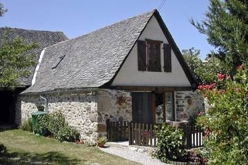 Gîte pour 4 personnes, avec terrasse et jardin à Anglars-Saint-Félix