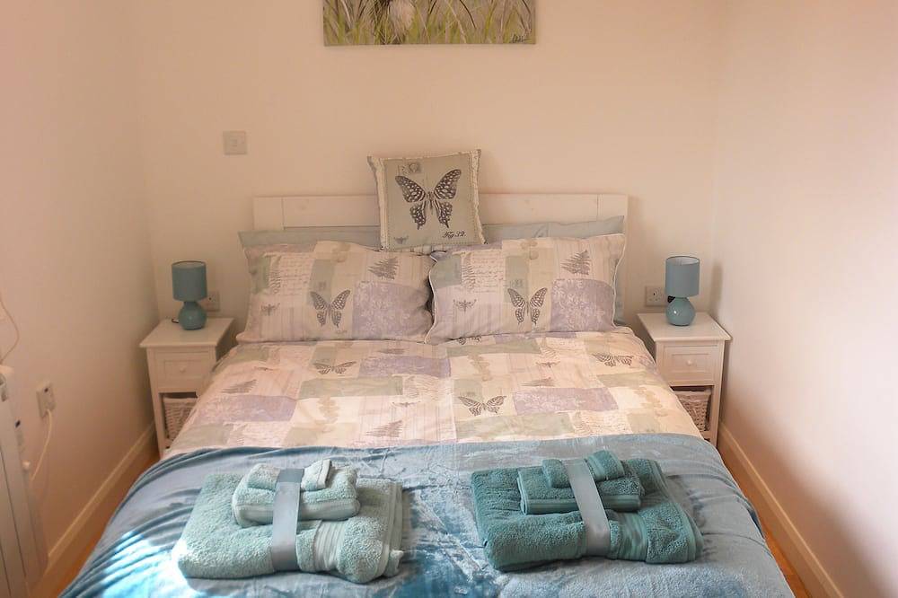 Entire apartment, Private 1-bedroom apartment in the beautiful Tamar Valley in Tamar Valley Donkey Park