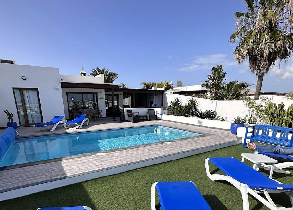 Villa with Private Pool in Playa Blanca, Yaiza