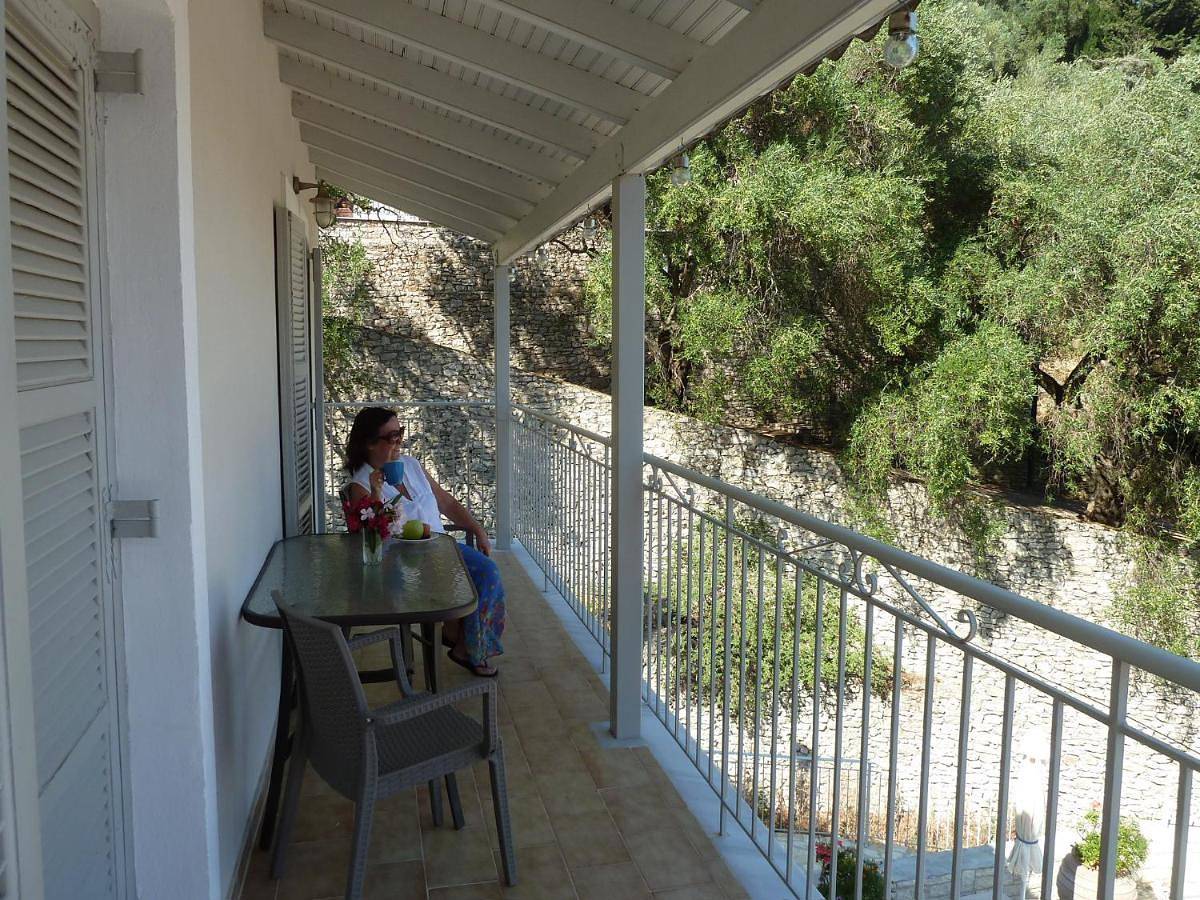 Appartement entier, Mandraki House Upper, 100m from Kaminaki Beach in Katavolos, Corfou