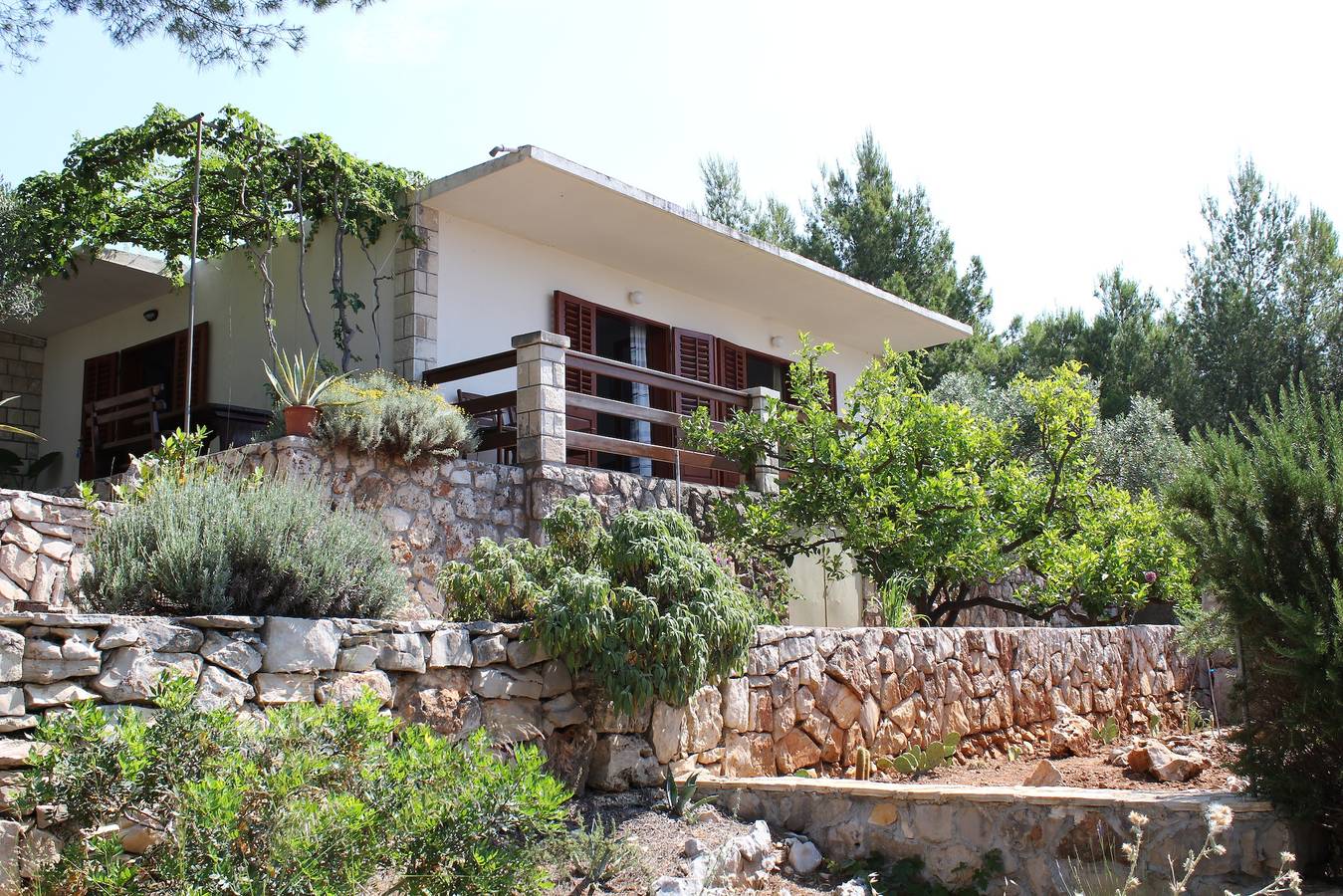 Ganze Wohnung, 1-Zimmer-Ferienwohnung mit Terrasse und Meerblick Zavala, Hvar A-15357-b in Zavala, Hvar
