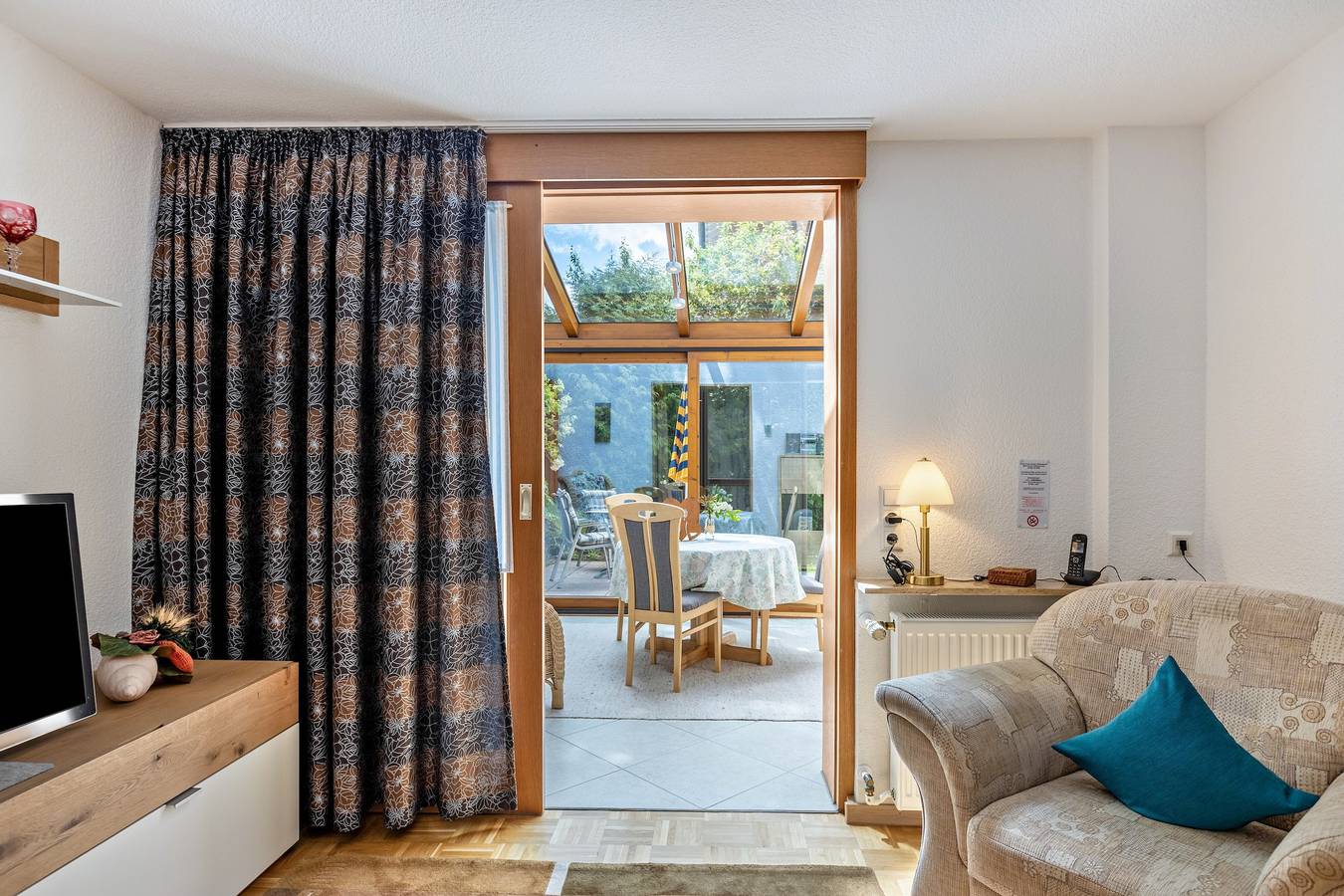 Ganze Wohnung, Ferienwohnung Wintergarten mit 3Weltencard, Wintergarten, Liegewiese & Wlan in der Nähe vom Solemar in Bad Dürrheim, Mittlerer Schwarzwald
